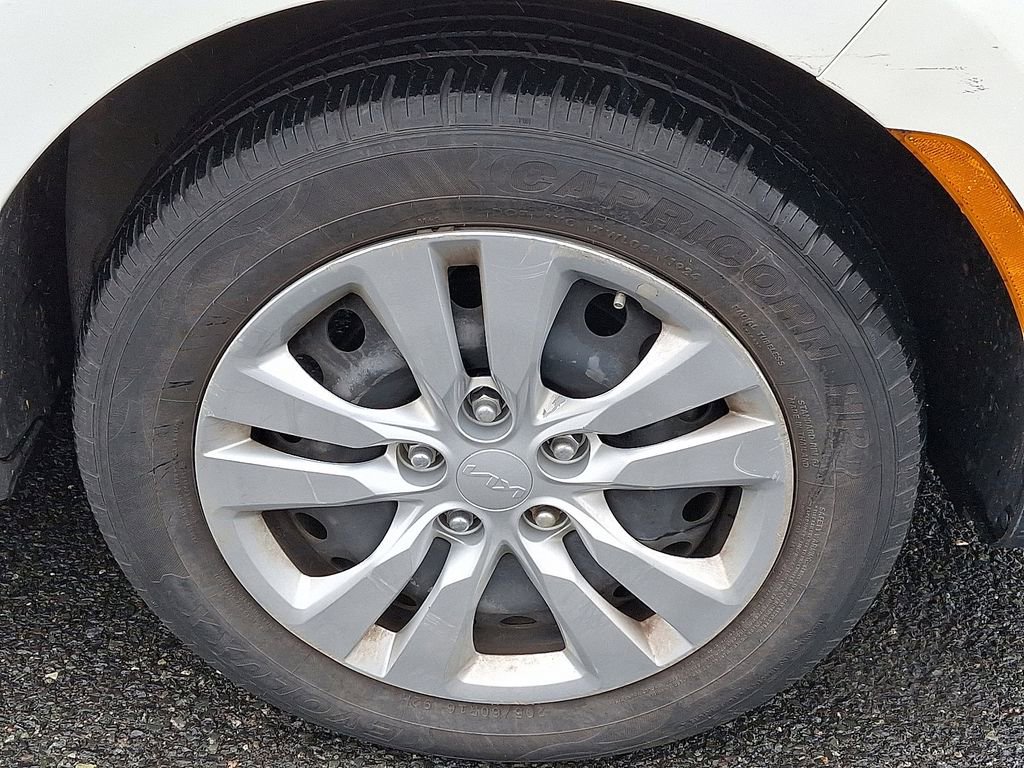 Used 2023 Kia Soul LX image 9