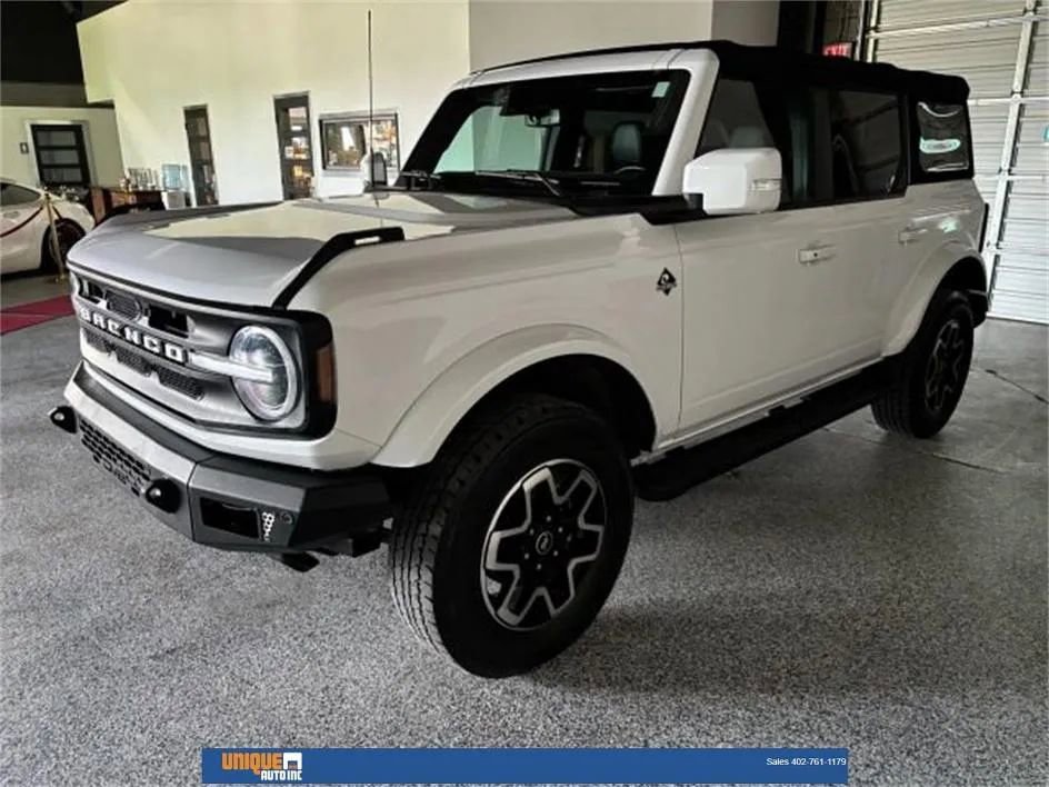 Used 2022 Ford Bronco Outer Banks image 3