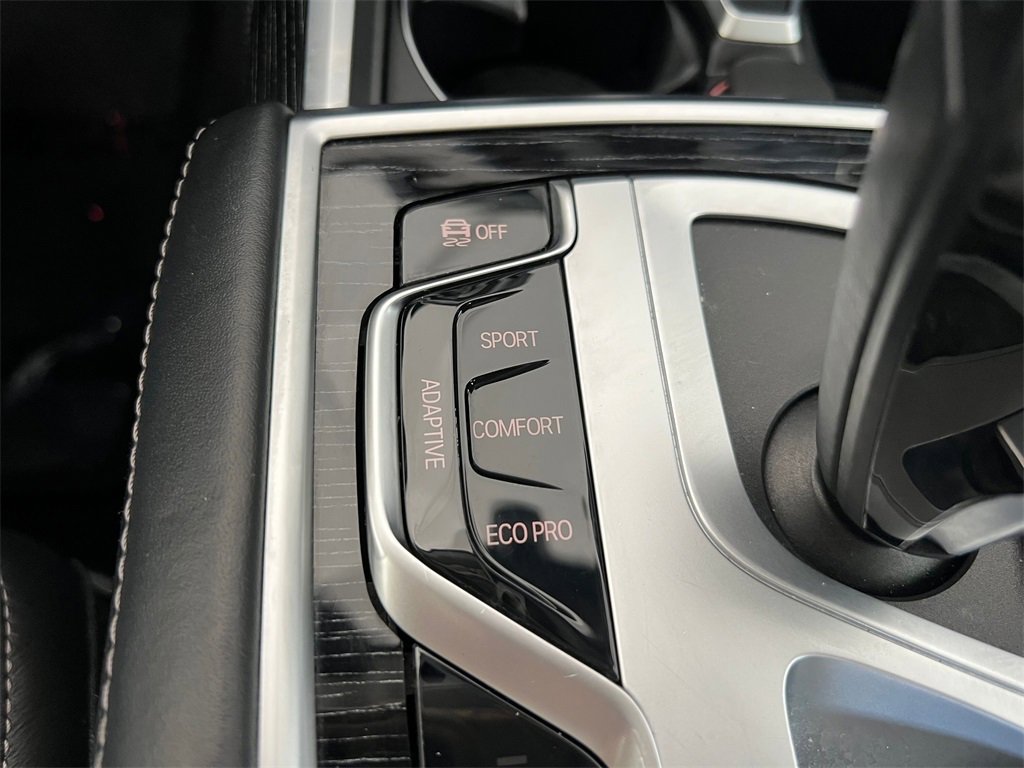 Used 2022 BMW 740i image 38