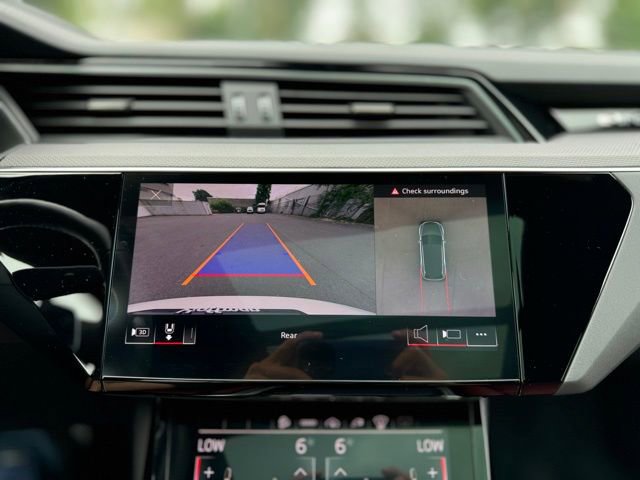 Used 2023 Audi e-tron S Prestige image 21