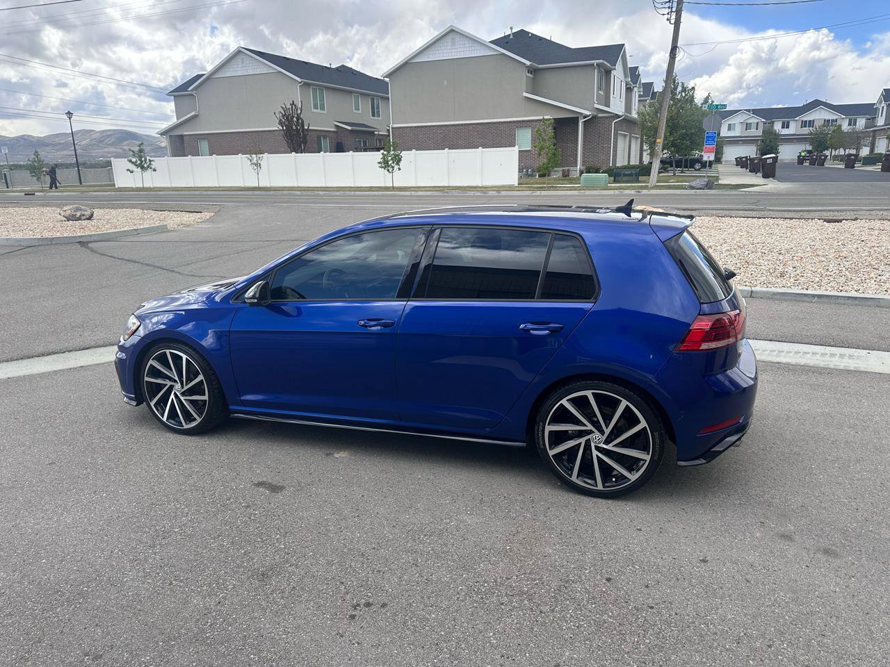 Used 2018 Volkswagen Golf R 4-Door image 11