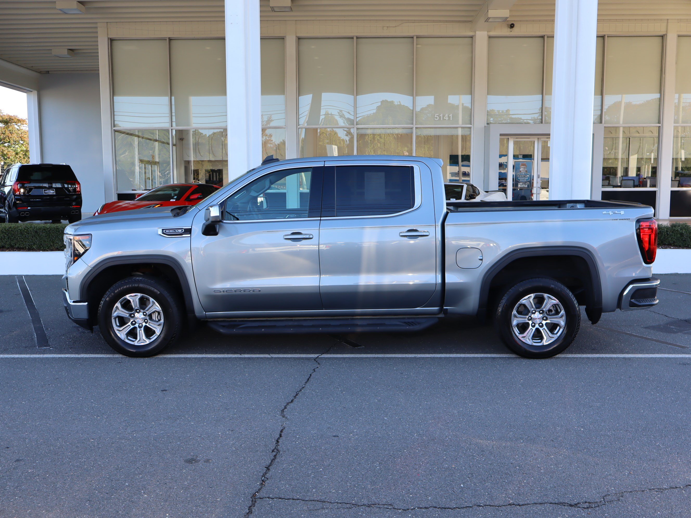 Used 2025 GMC Sierra 1500 SLE w/ Preferred Package AWD/4WD image 7