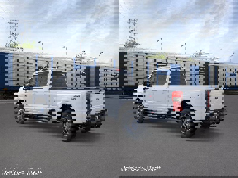 New 2026 Ford F350 4x4 Crew Cab DRW Super Duty image 4