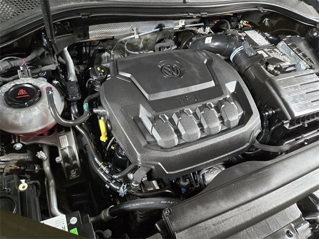 Used 2023 Volkswagen Tiguan SE R-Line image 27
