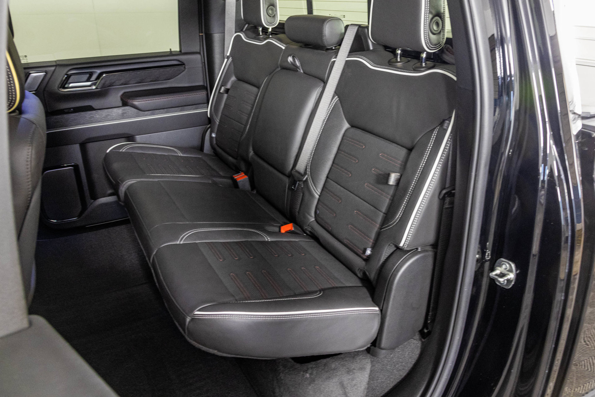 Used 2025 GMC Sierra 2500 AT4X AWD/4WD image 45