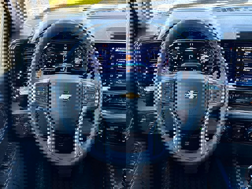 Used 2025 Chevrolet Silverado 1500 LT w/ Leather Package RWD image 23