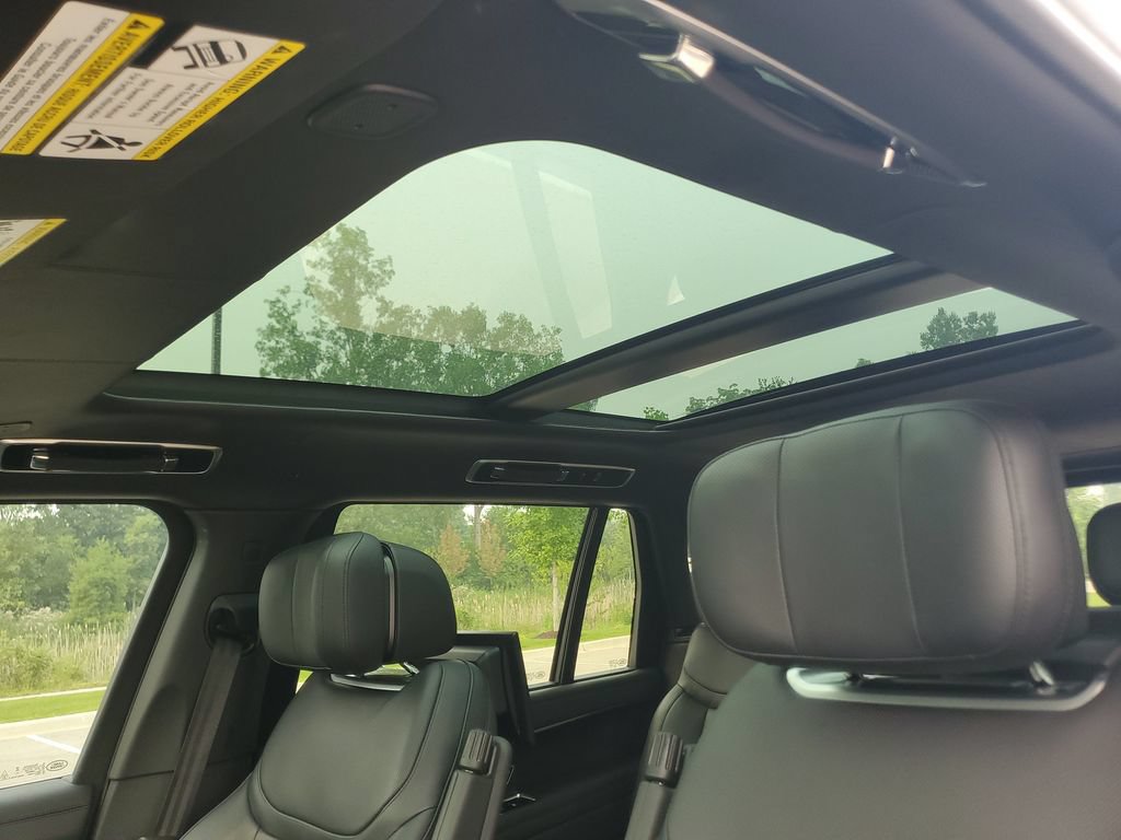 Used 2025 Land Rover Range Rover Long Wheelbase Autobiography AWD/4WD image 14