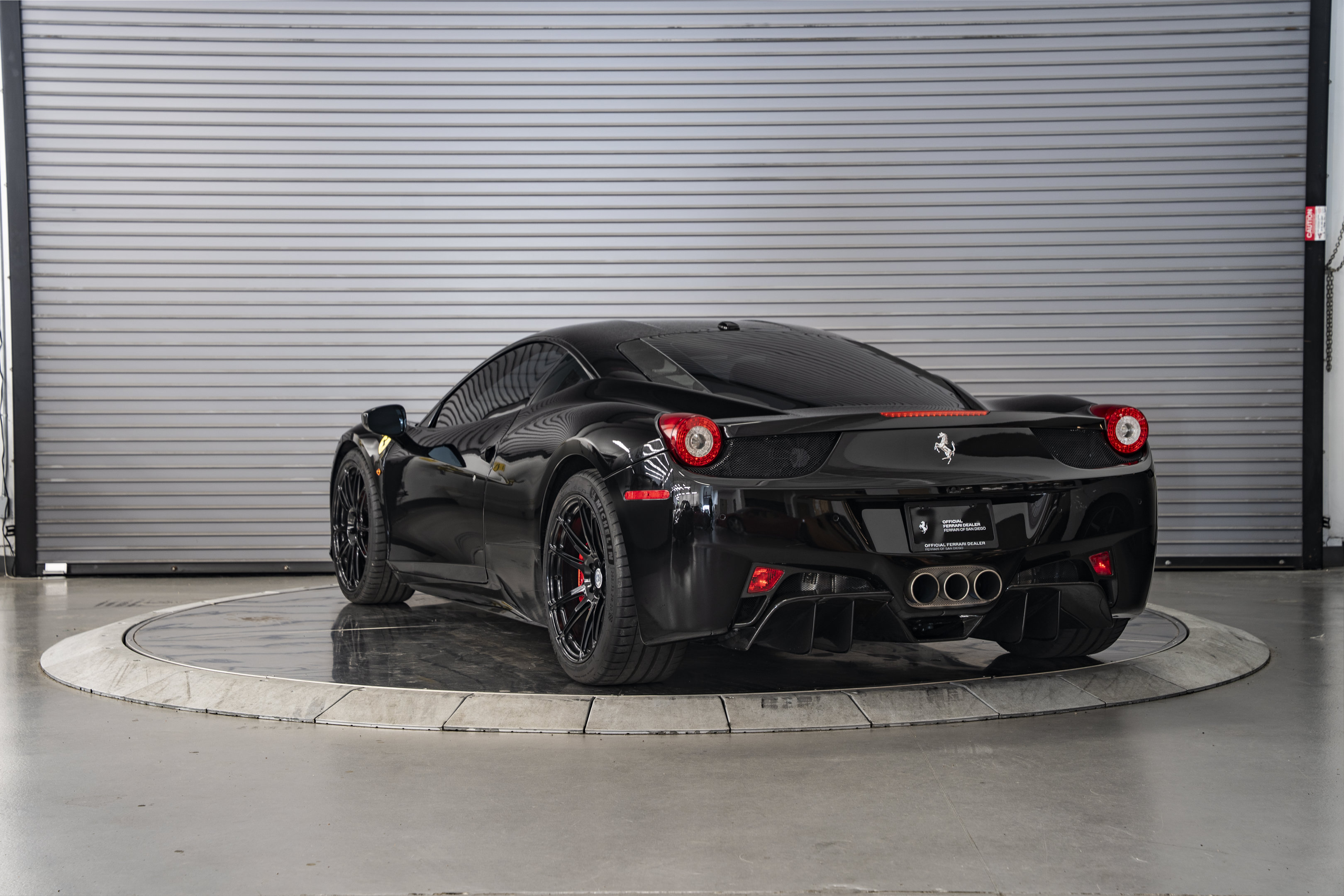 Used 2011 Ferrari 458 Italia Coupe RWD image 3