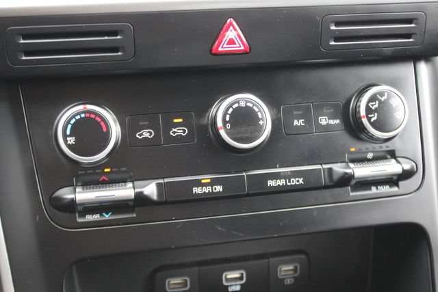 Certified 2024 Kia Carnival LX FWD image 7