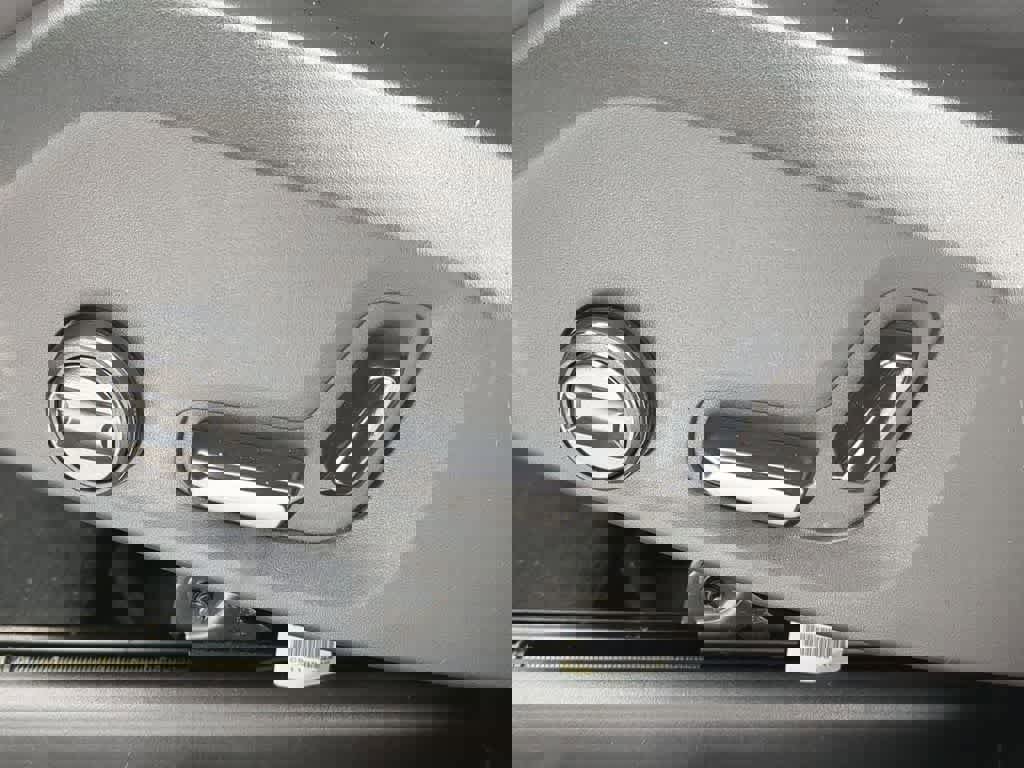 New 2025 Volvo XC90 B5 Plus w/ Protection Package Premier image 16