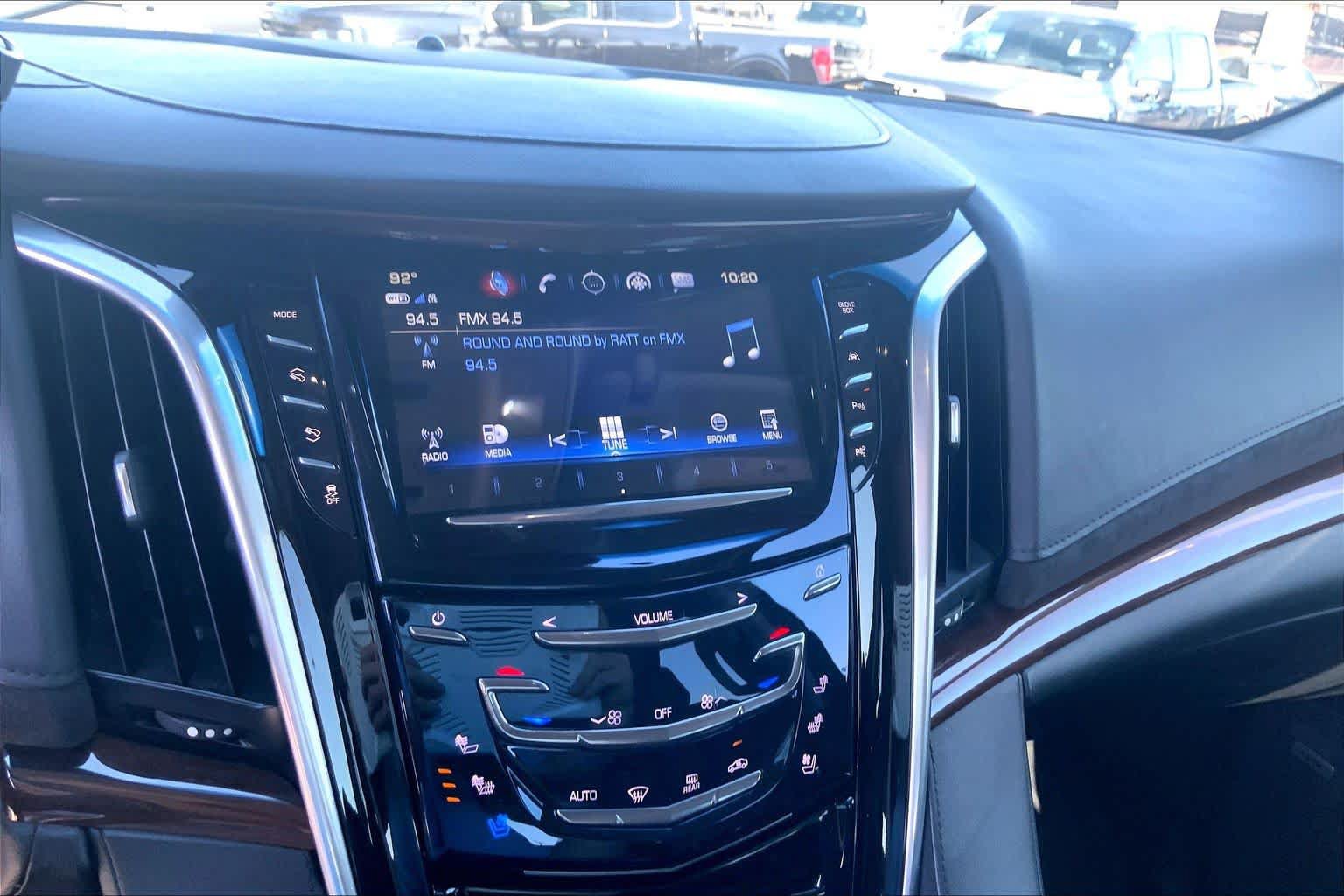Used 2020 Cadillac Escalade Premium Luxury RWD image 34