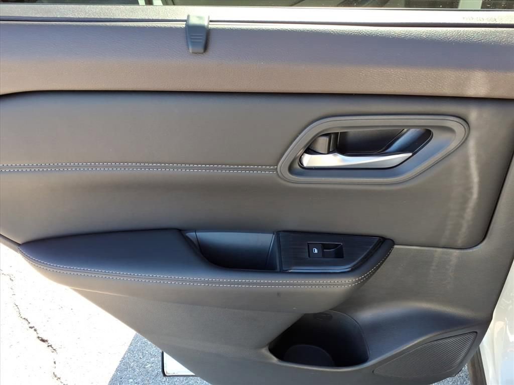 Used 2023 Nissan Rogue SV w/ SV Premium Package image 36