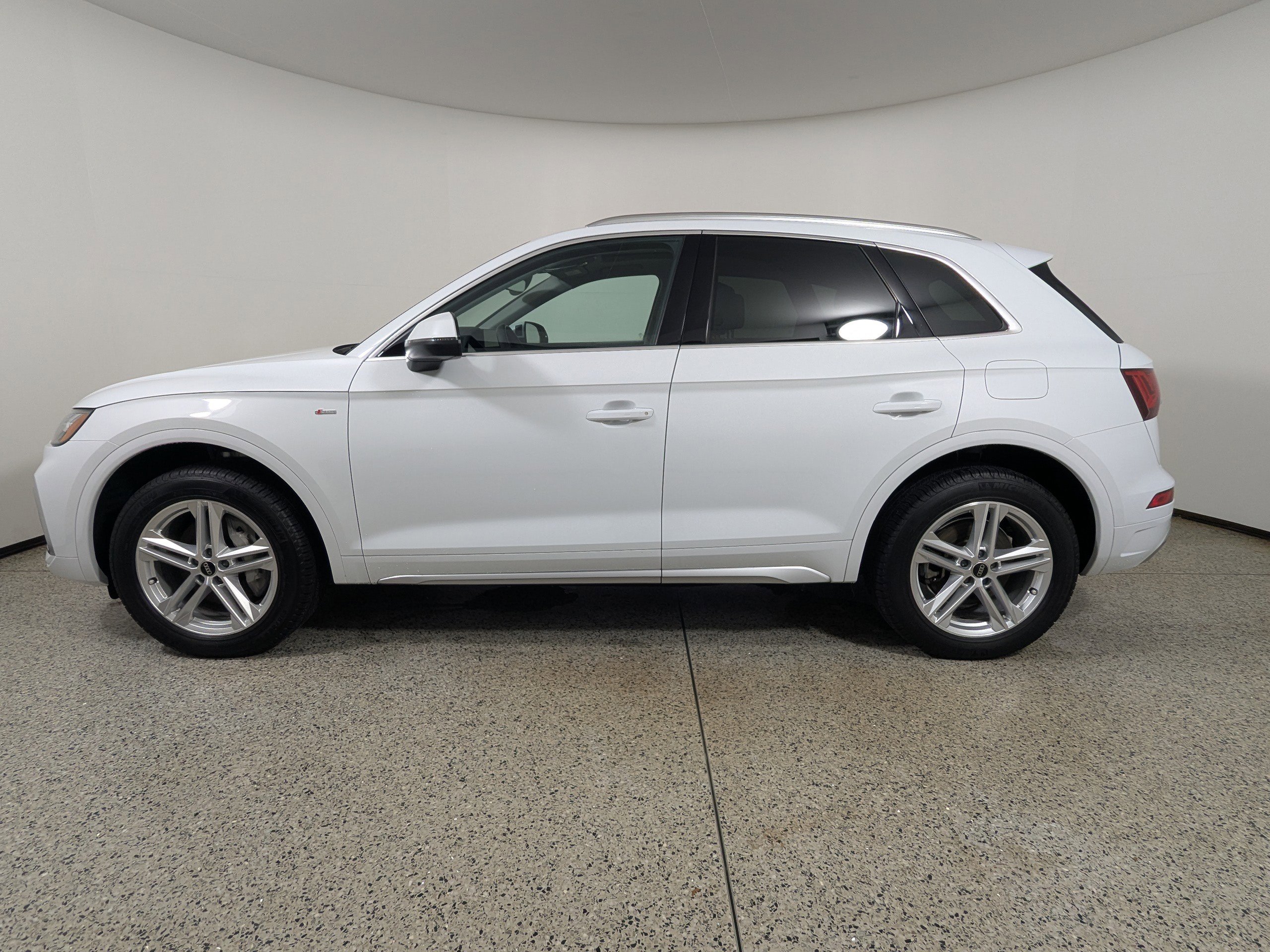Certified 2024 Audi Q5 e Premium AWD/4WD image 4