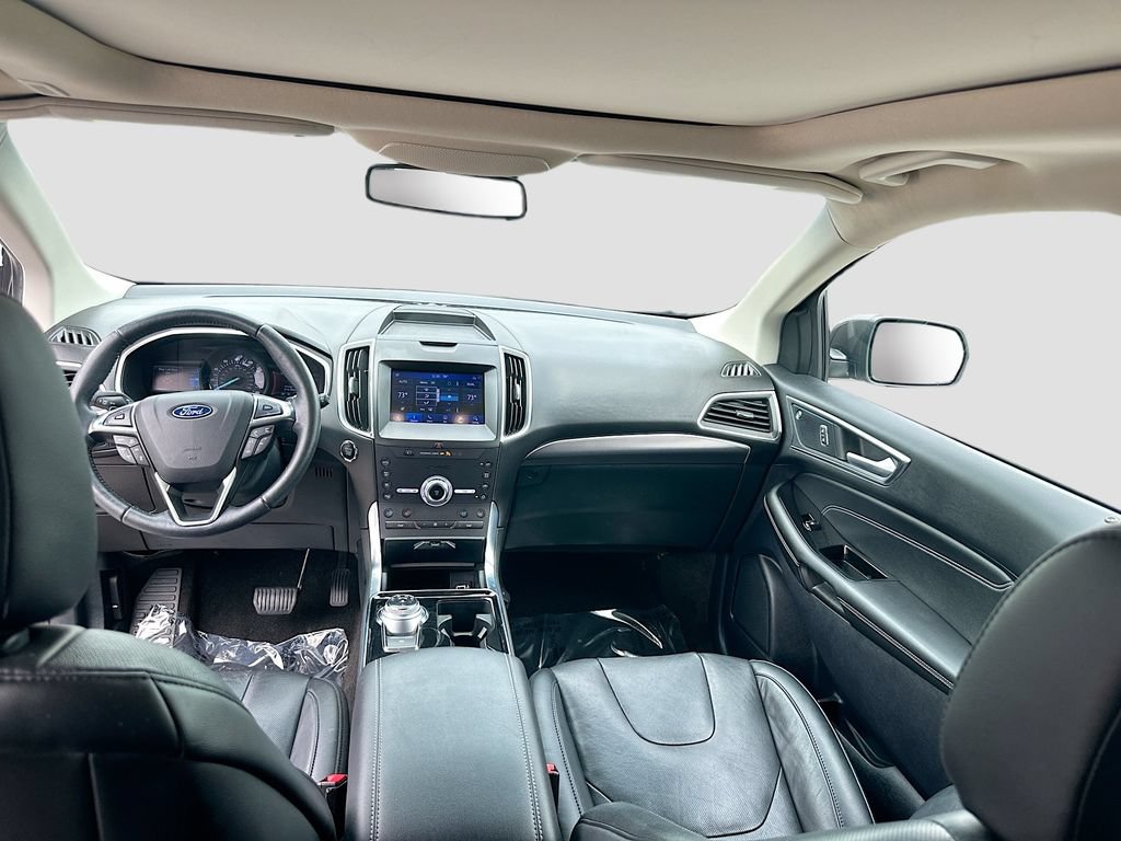 Used 2020 Ford Edge Titanium w/ Equipment Group 301A AWD/4WD image 23