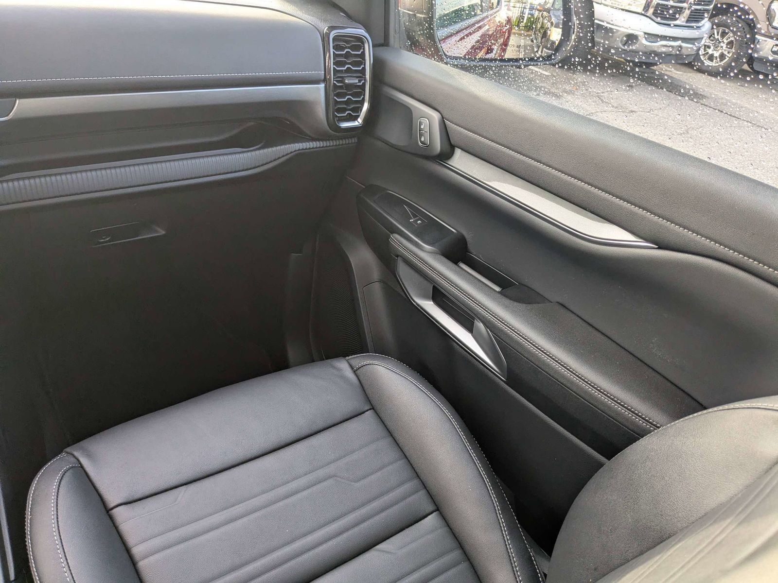 Used 2025 Ford Ranger Lariat w/ FX4 Off-Road Package image 17