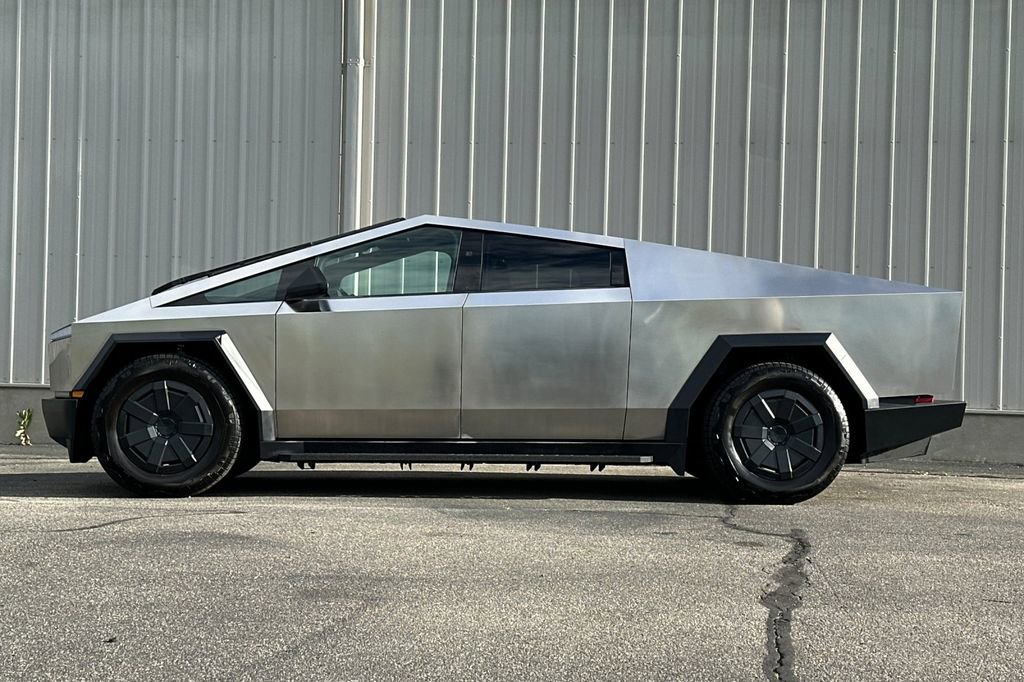 Used 2025 Tesla Cybertruck AWD Crew Cab image 7