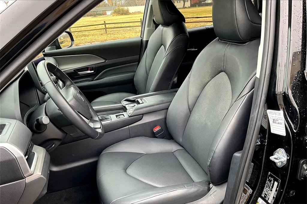 Used 2025 Toyota Grand Highlander XLE image 20
