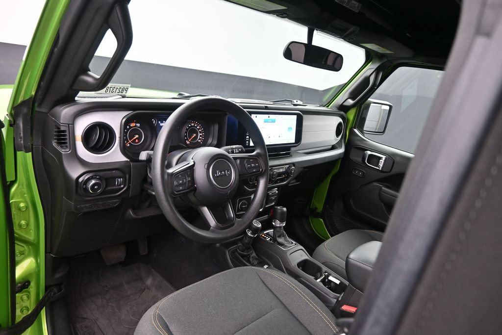 Used 2025 Jeep Wrangler Sport AWD/4WD image 9