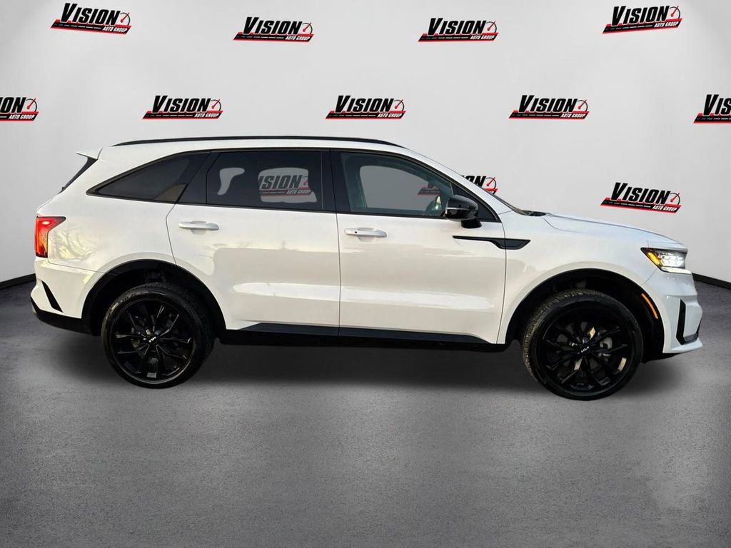 Certified 2022 Kia Sorento SX image 4