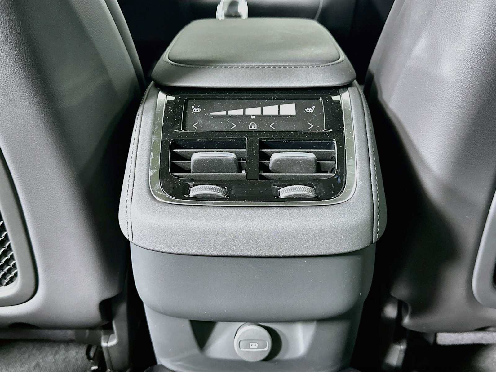 New 2027 Volvo XC90 B6 Plus AWD/4WD image 23
