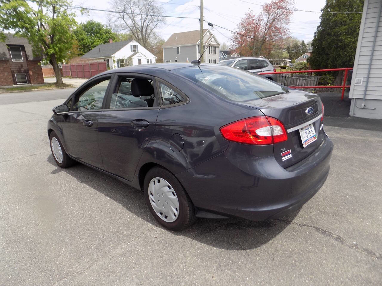 Used 2013 Ford Fiesta SE FWD image 5