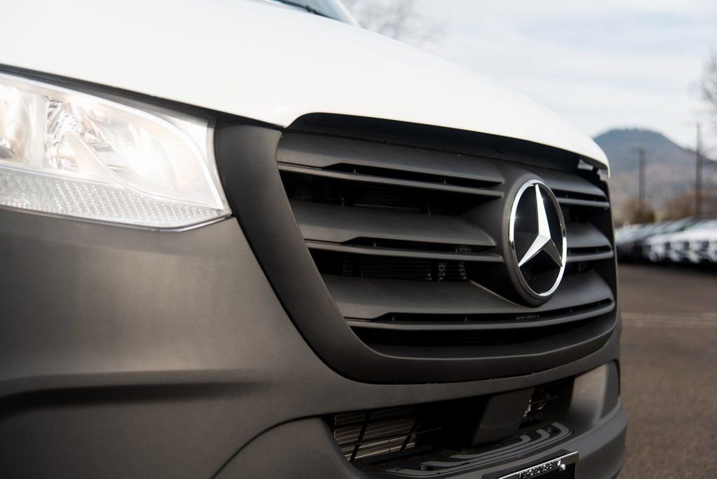 Used 2025 Mercedes-Benz Sprinter 2500 image 14