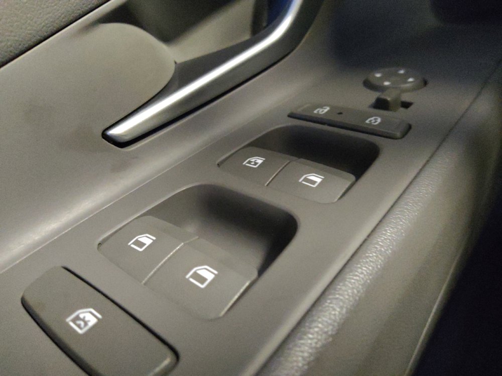 Used 2025 Hyundai Elantra SEL FWD image 27