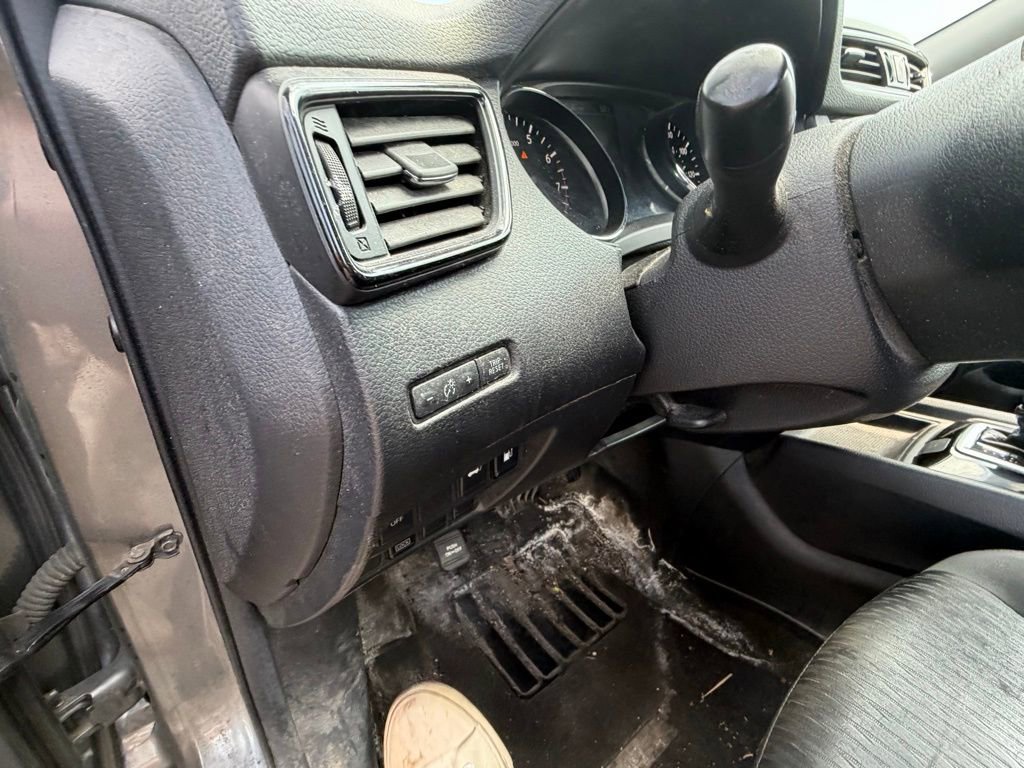 Used 2018 Nissan Rogue SV AWD/4WD image 11