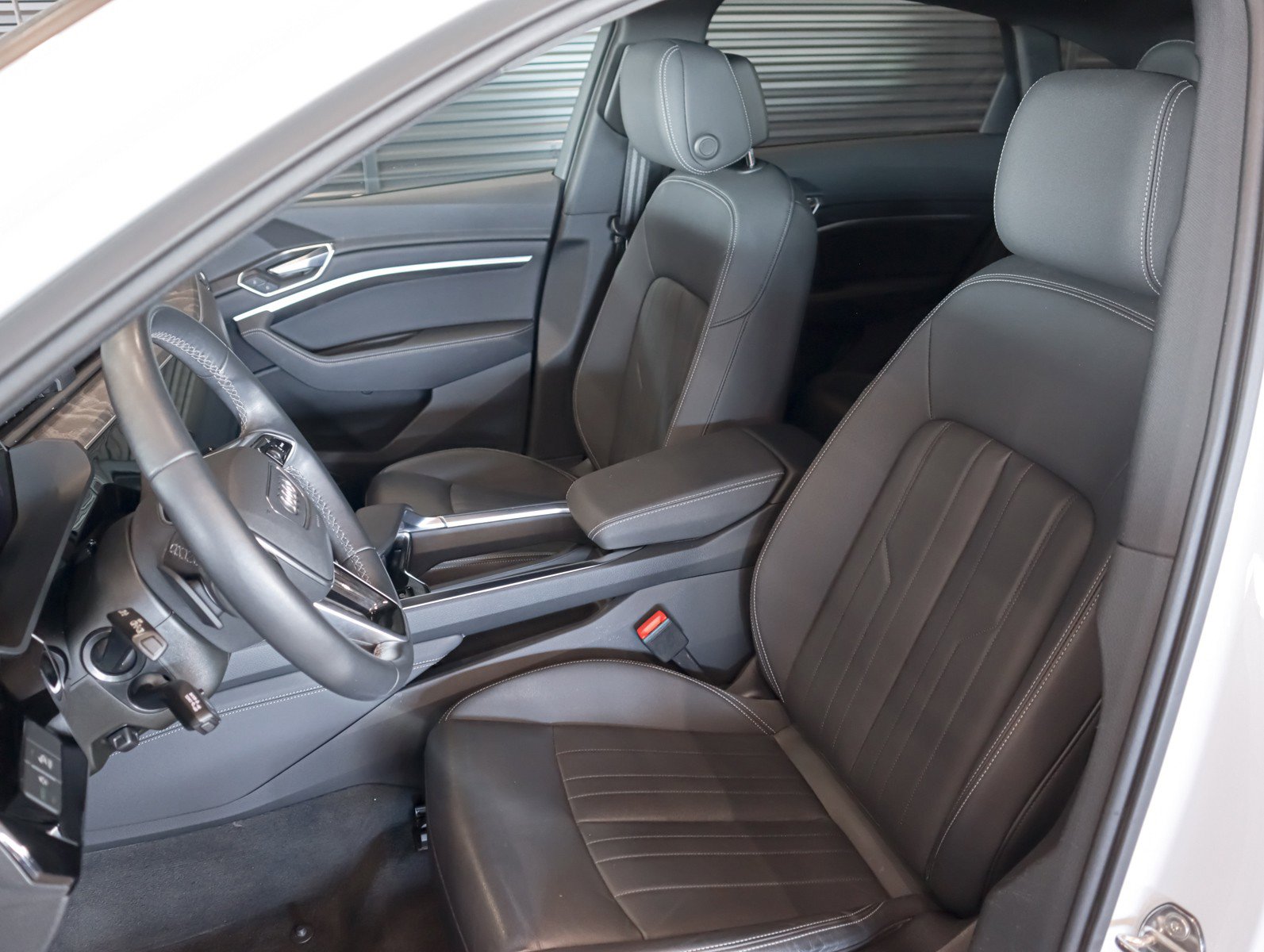 Used 2023 Audi e-tron Premium w/ Convenience Plus Package image 8