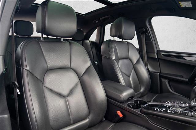 Certified 2018 Porsche Macan AWD/4WD image 26