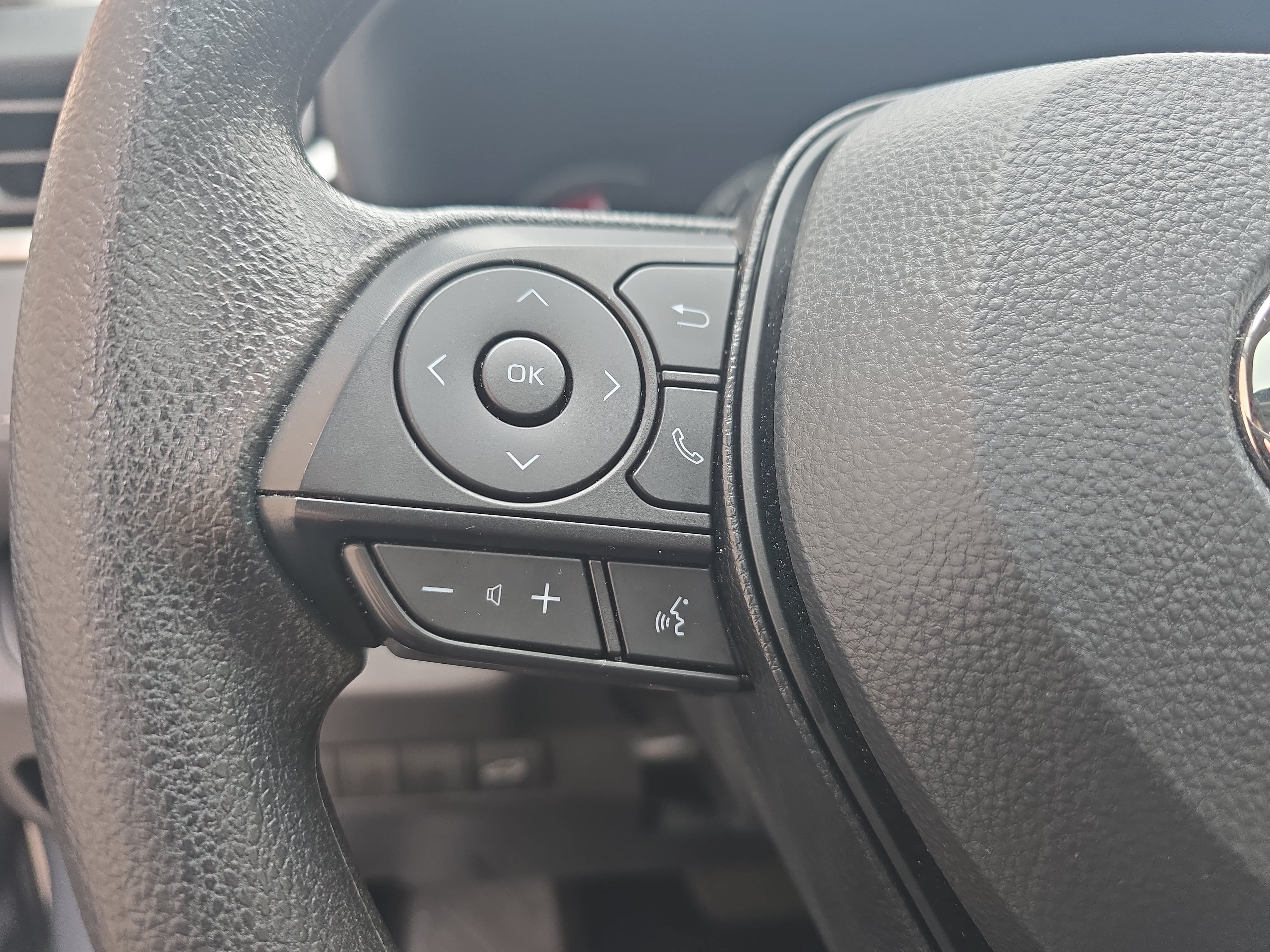 Used 2025 Toyota RAV4 XLE w/ Convenience Package FWD image 17