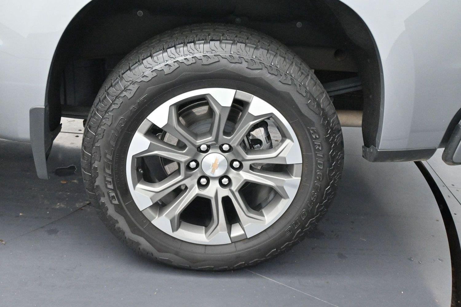 Used 2025 Chevrolet Silverado 1500 High Country w/ Technology Package AWD/4WD image 36