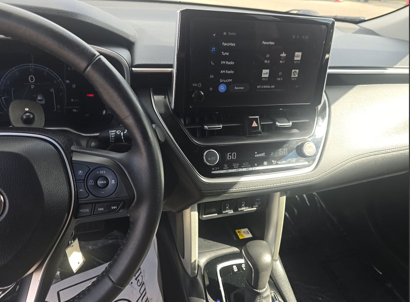 Used 2023 Toyota Corolla Cross XLE FWD image 11