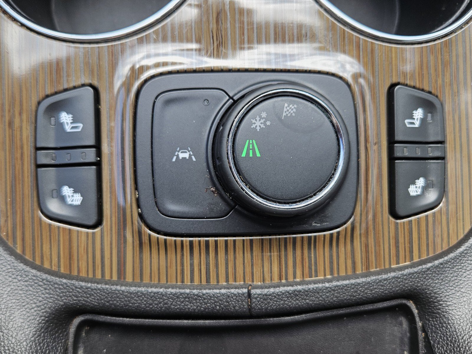 Used 2022 GMC Acadia SLE w/ Driver Convenience Package image 17