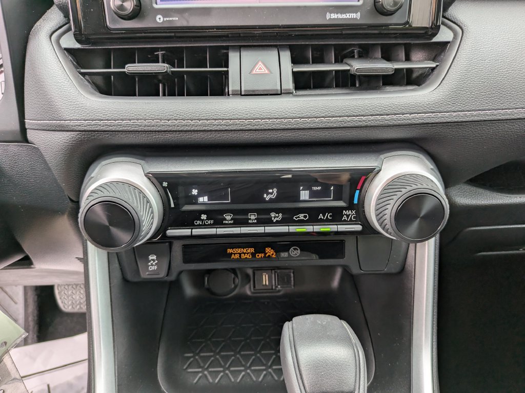 Used 2022 Toyota RAV4 LE FWD image 26