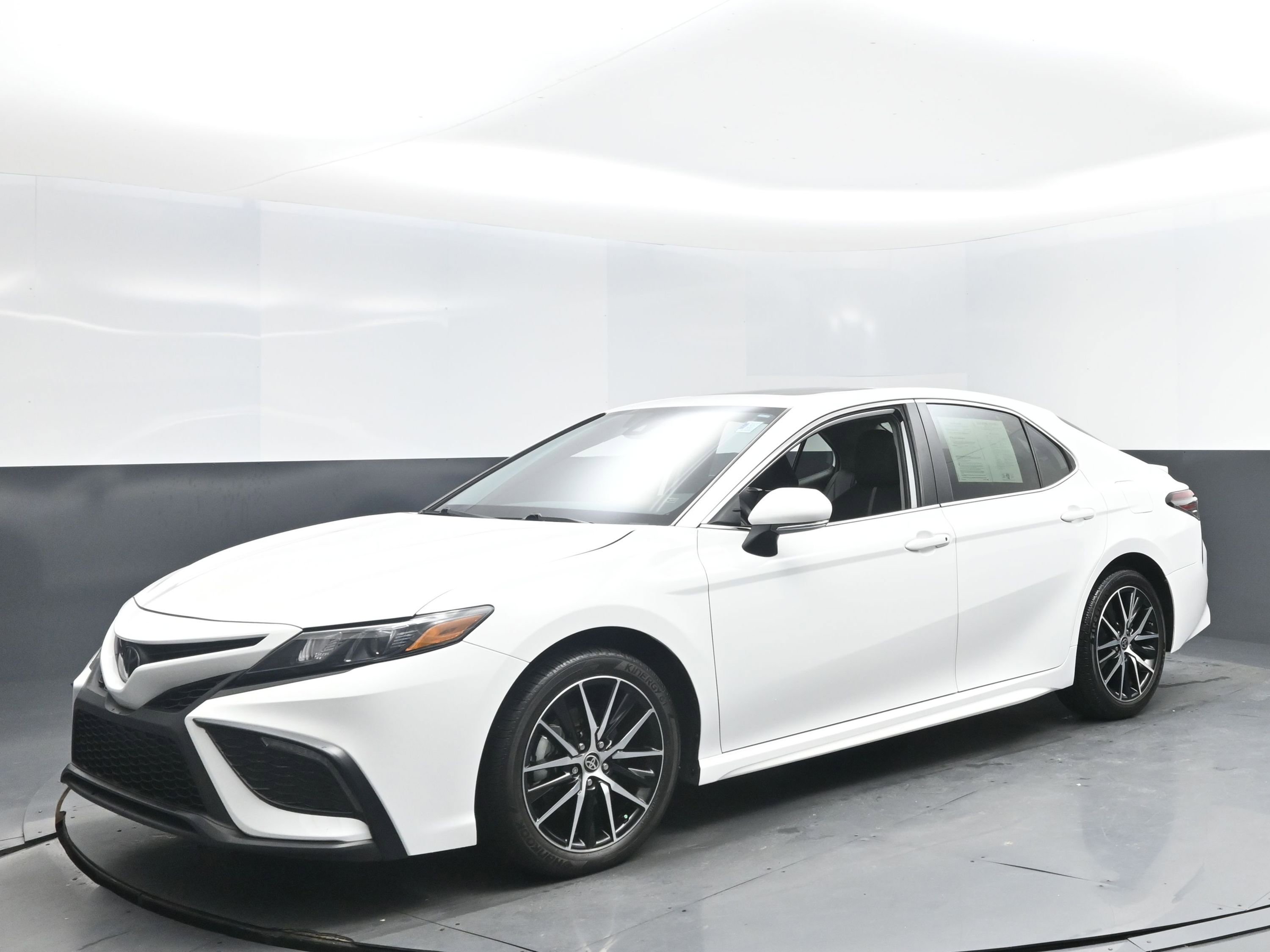 Used 2024 Toyota Camry SE w/ Convenience Package