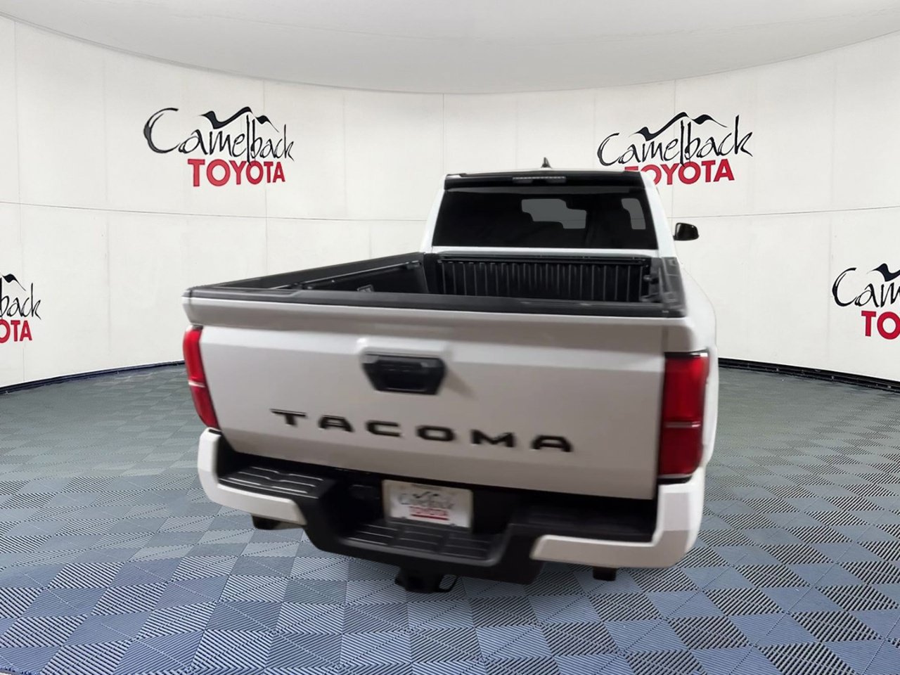 Used 2025 Toyota Tacoma SR5 AWD/4WD image 9