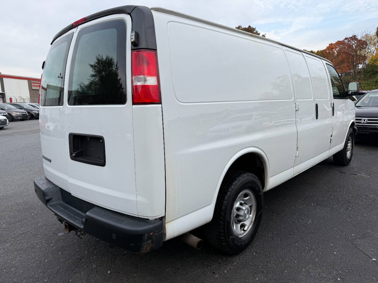 Used 2019 Chevrolet Express 3500 Extended w/ Driver Convenience Package RWD image 5