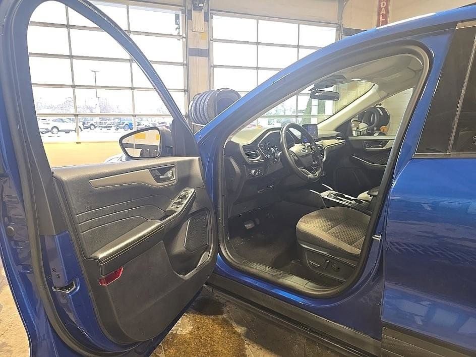 Used 2022 Ford Escape SE w/ Convenience Package image 9