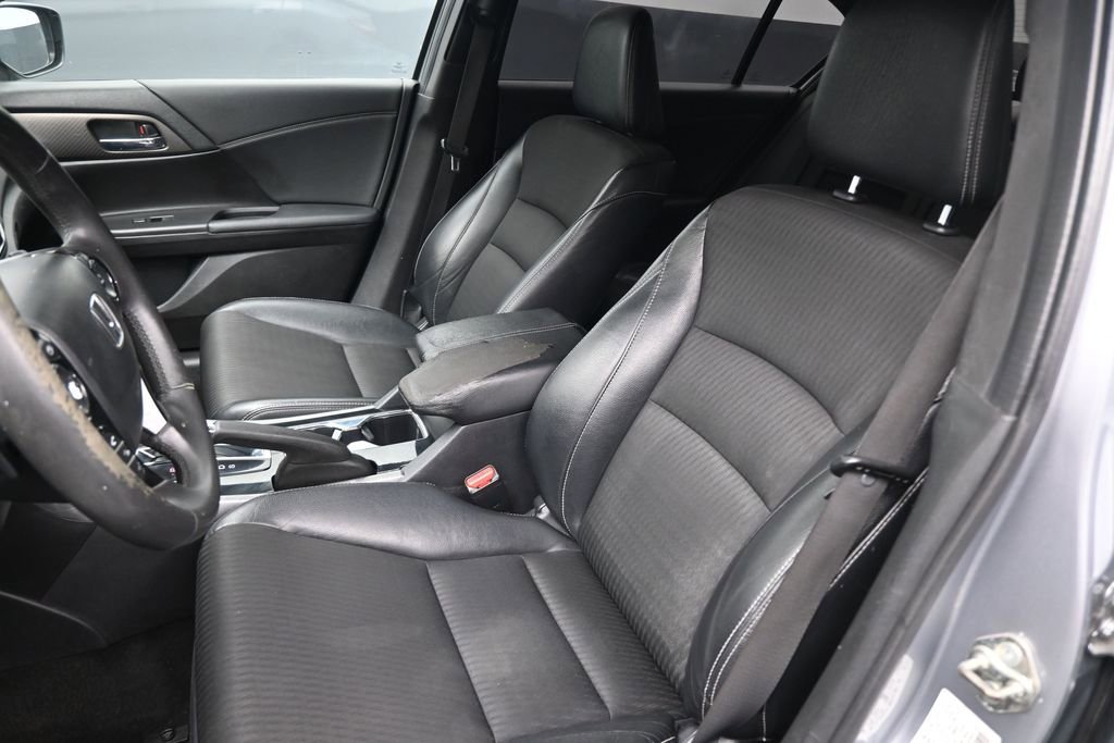 Used 2017 Honda Accord Sport image 19