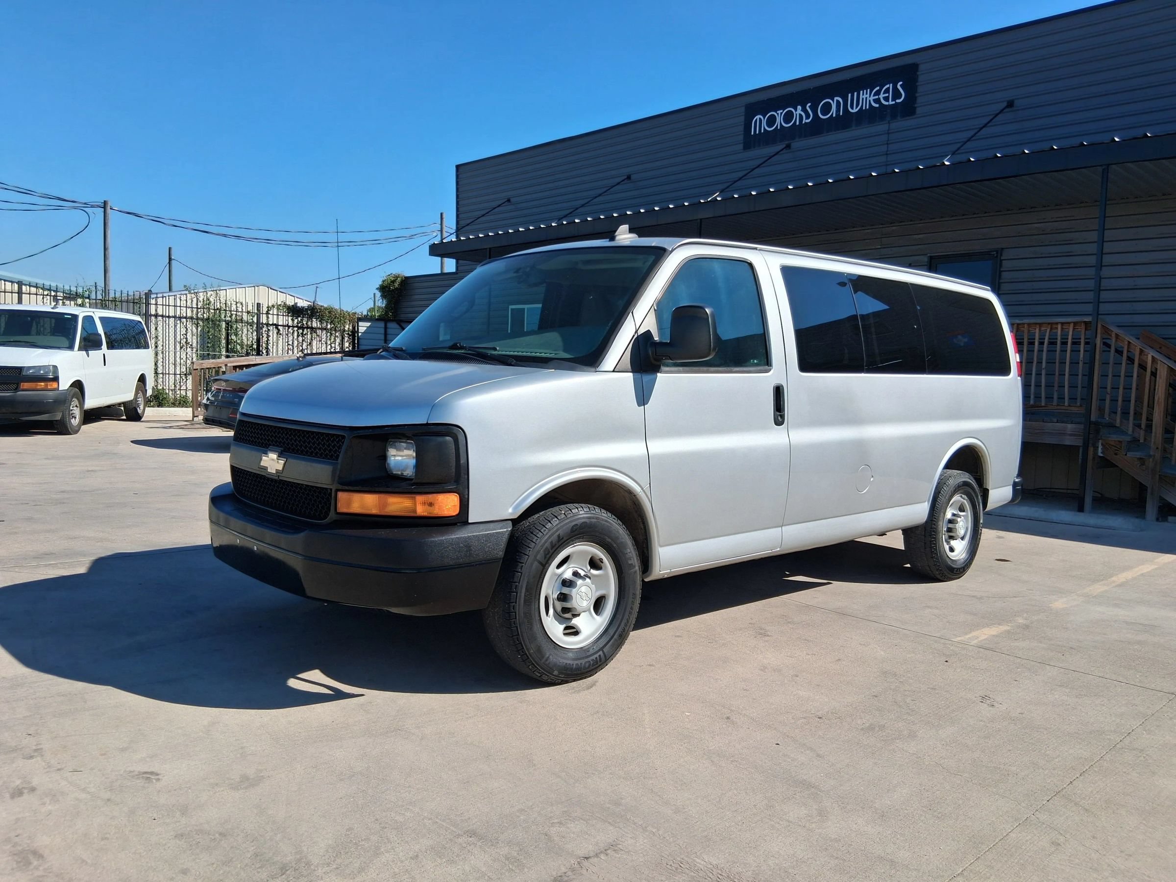 Used 2017 Chevrolet Express 2500 LS RWD image 2