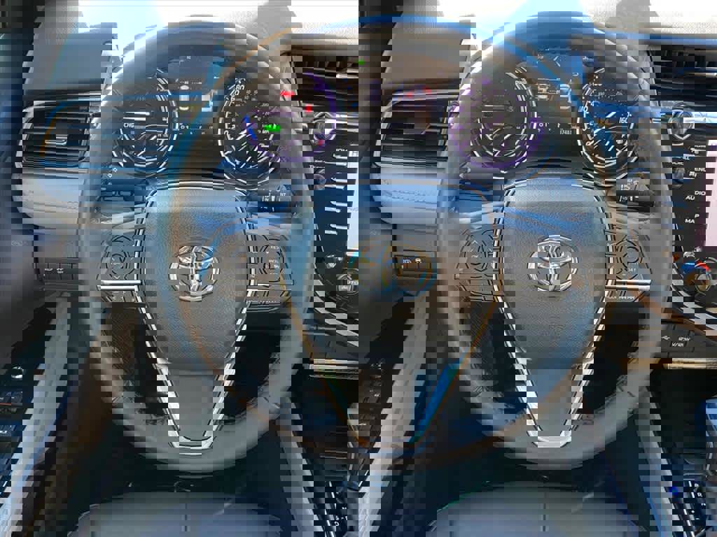 Used 2020 Toyota Camry XLE image 7