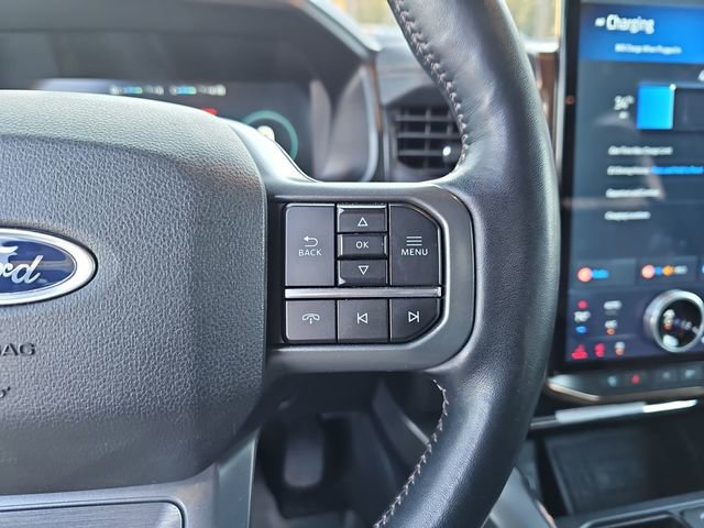 Used 2022 Ford F150 Lightning Lariat image 18