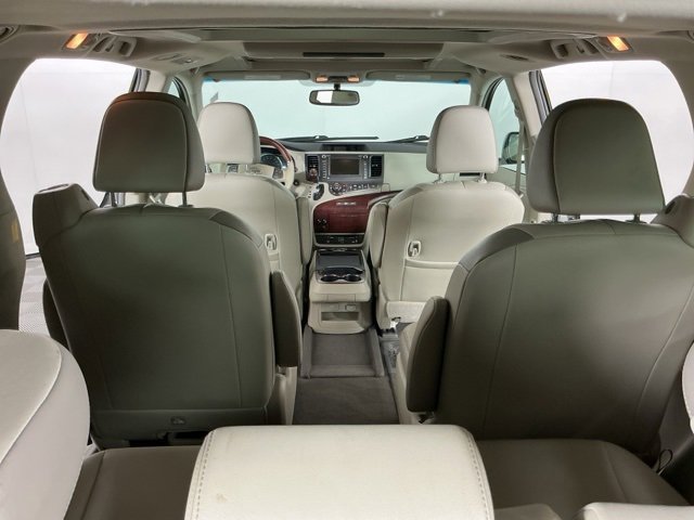 Used 2011 Toyota Sienna Limited image 29