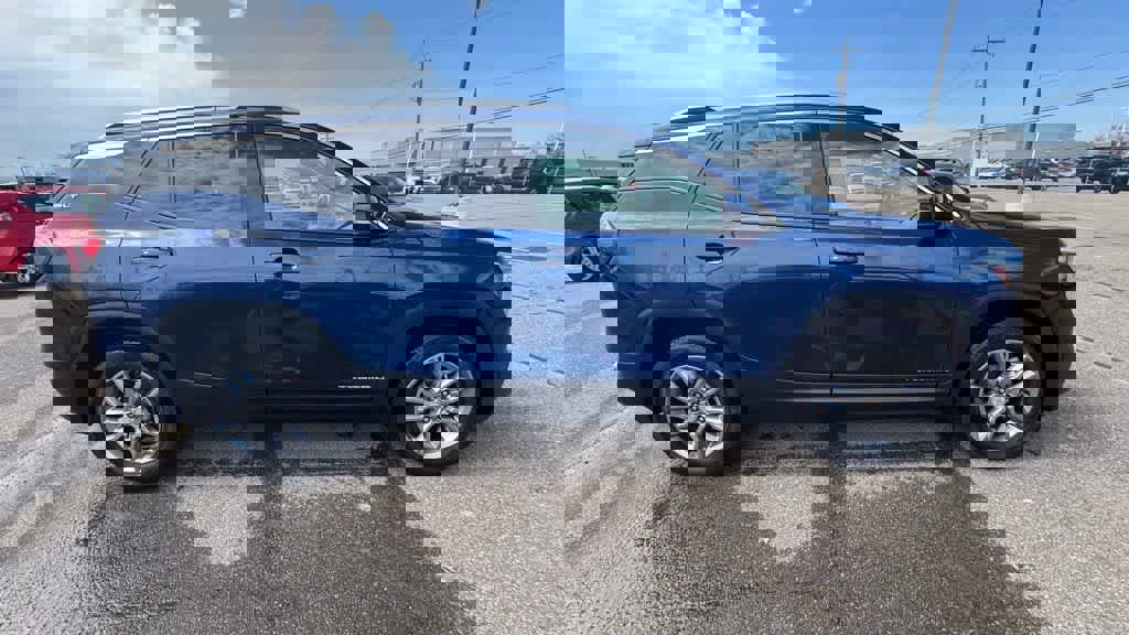 Used 2022 GMC Terrain SLT w/ LPO, Floor Liner Package image 4