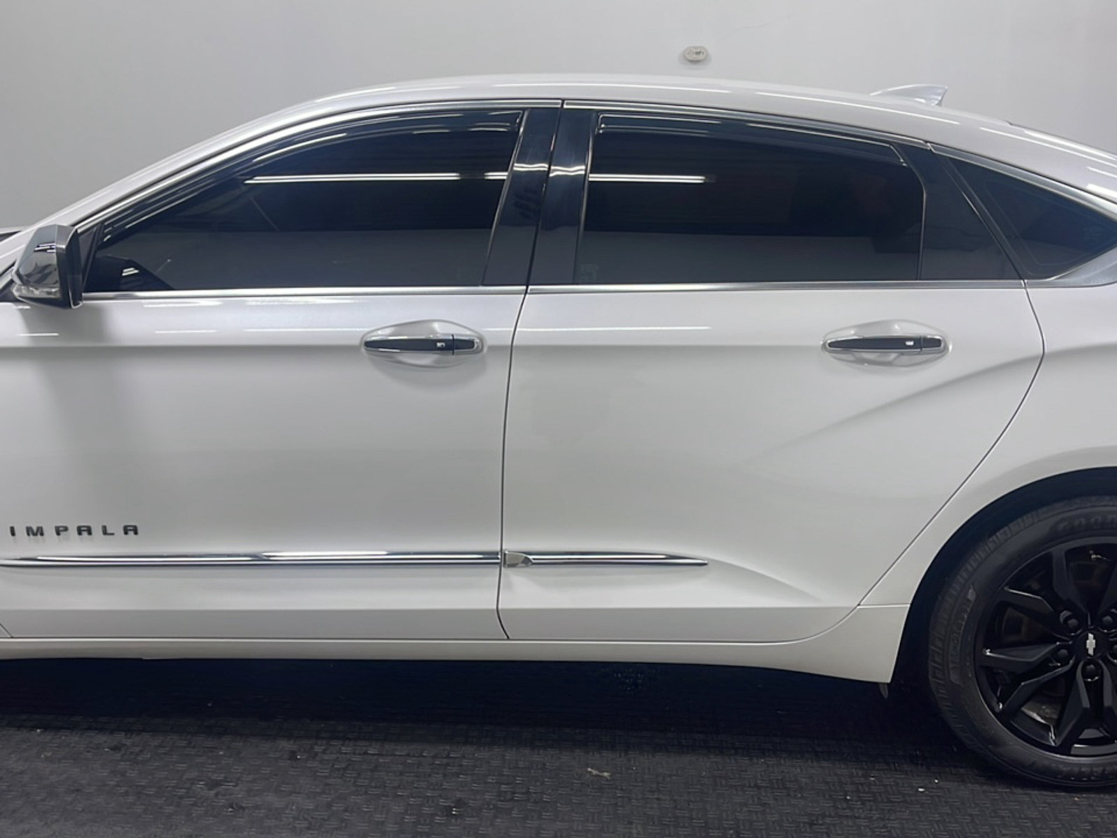 Used 2017 Chevrolet Impala Premier w/ Enhanced Convenience Package FWD image 14