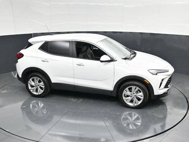 Used 2025 Buick Encore GX Preferred AWD/4WD image 38