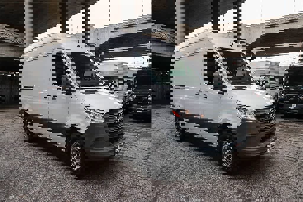 Used 2023 Mercedes-Benz Sprinter 1500 image 3