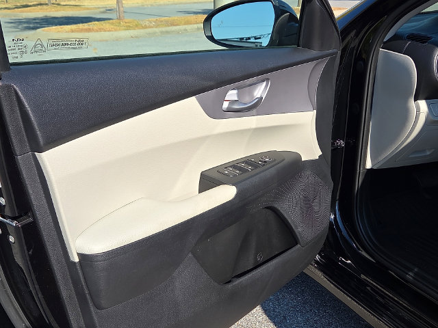 Used 2023 Kia Forte LXS w/ LXS Technology Package FWD image 15