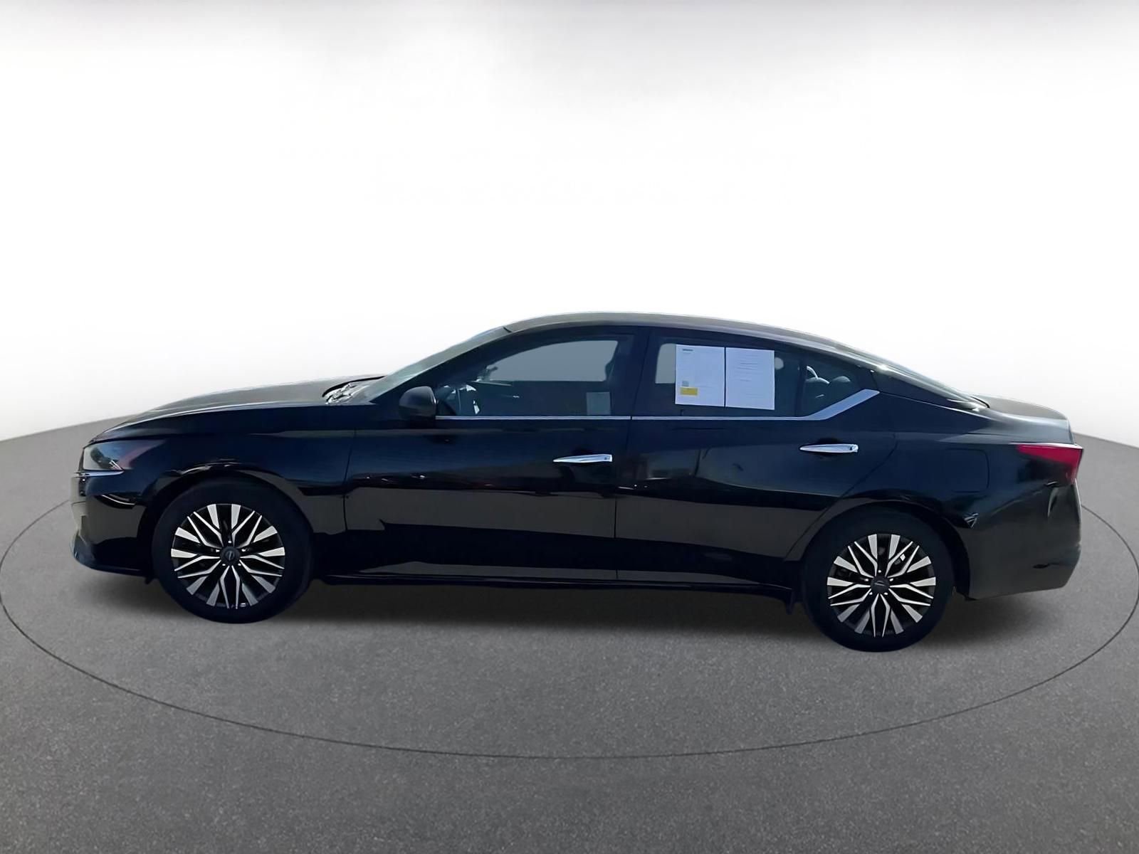 Used 2025 Nissan Altima 2.5 SV FWD image 9